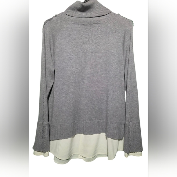 Milano Women's Classic Gray Sweater Size Medium PTP 22 - Picture 2 of 4